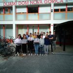 Teden otroka v znamenju prijaznosti – naši dijaki prostovoljci z mafini, baloni in nasmehi razveselili učence OŠ Kozara!